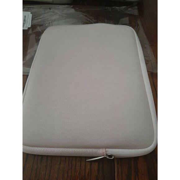 New Wocadi 5-in-1 Pink Mist 13" MacBook Pro 13 Case Sleeve Protection Kit - Picture 4 of 6